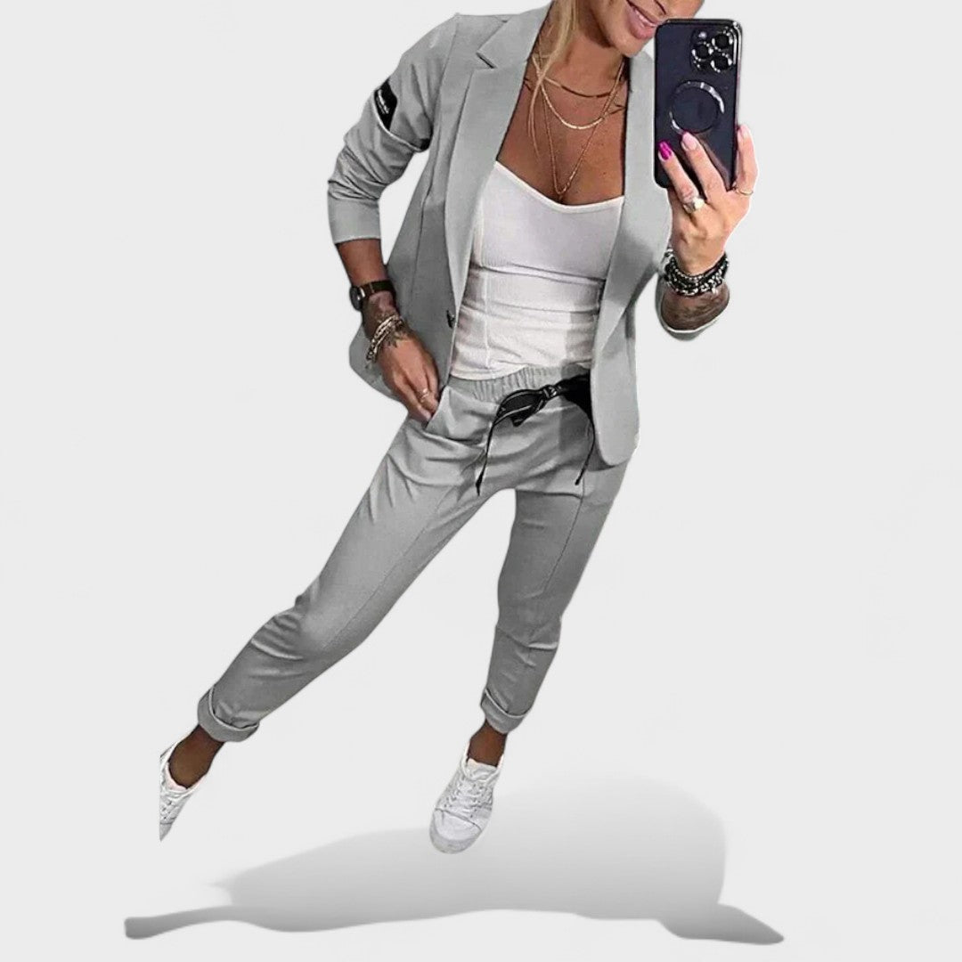 Karolina - Set la comandă cu blazer moale și pantaloni sport largi