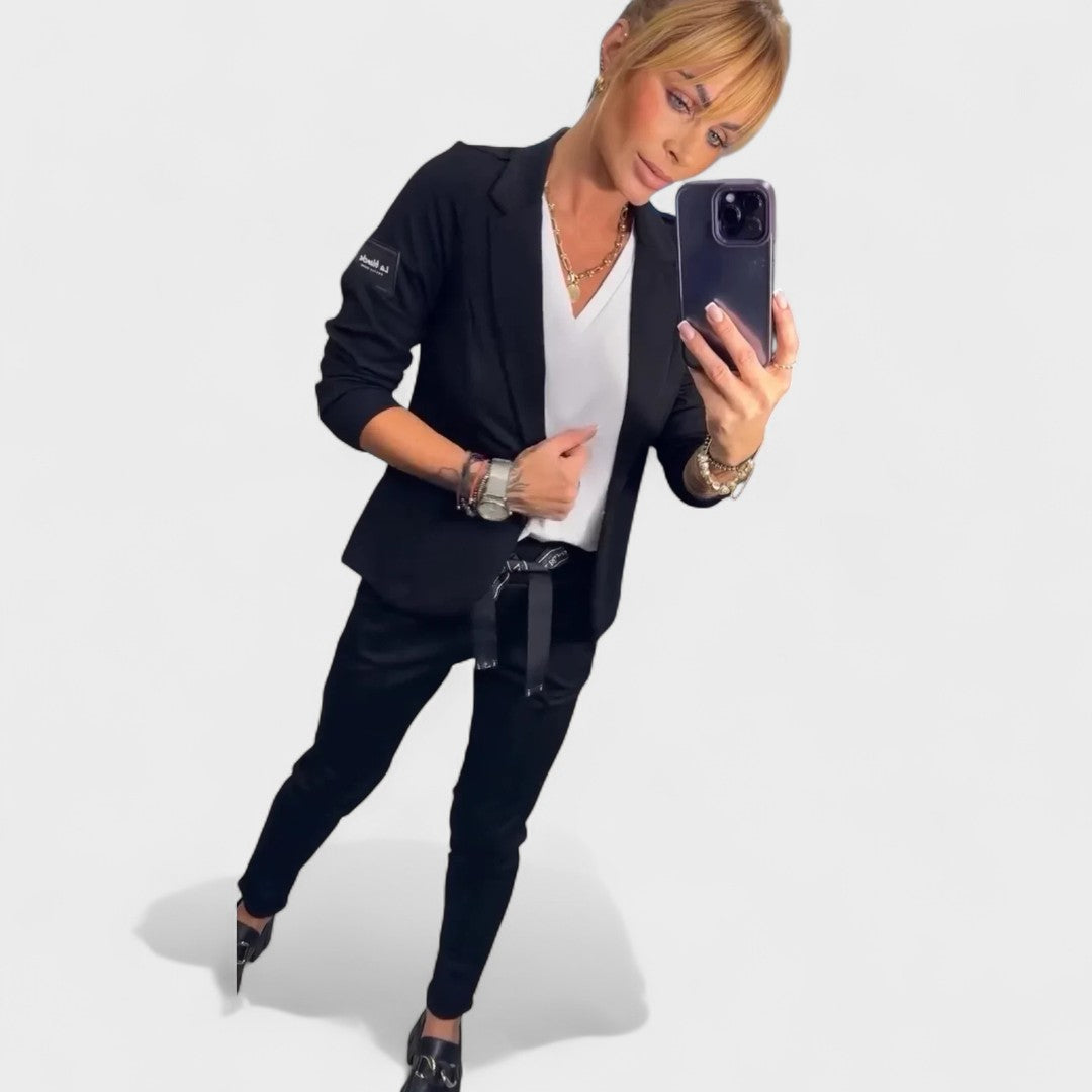 Karolina - Set la comandă cu blazer moale și pantaloni sport largi