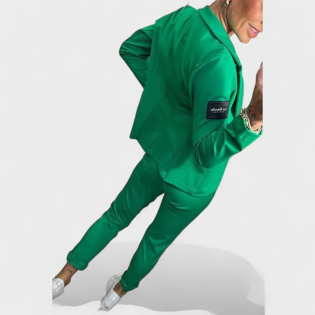 Karolina - Custom-Fitted Set with Soft Blazer and Loose Sports Pants