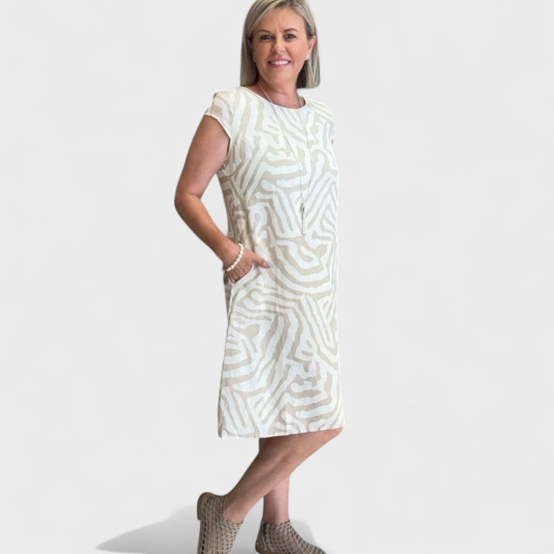 Greta - Dress with a Round Neckline and Beautiful Pattern