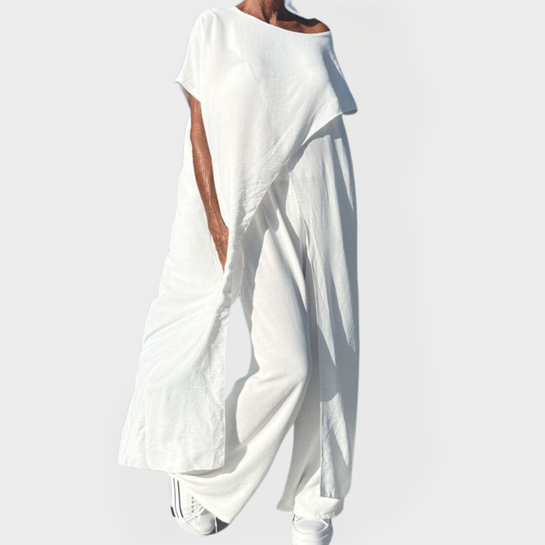 Set with Shirt and Pants in One Color with Décolleté
