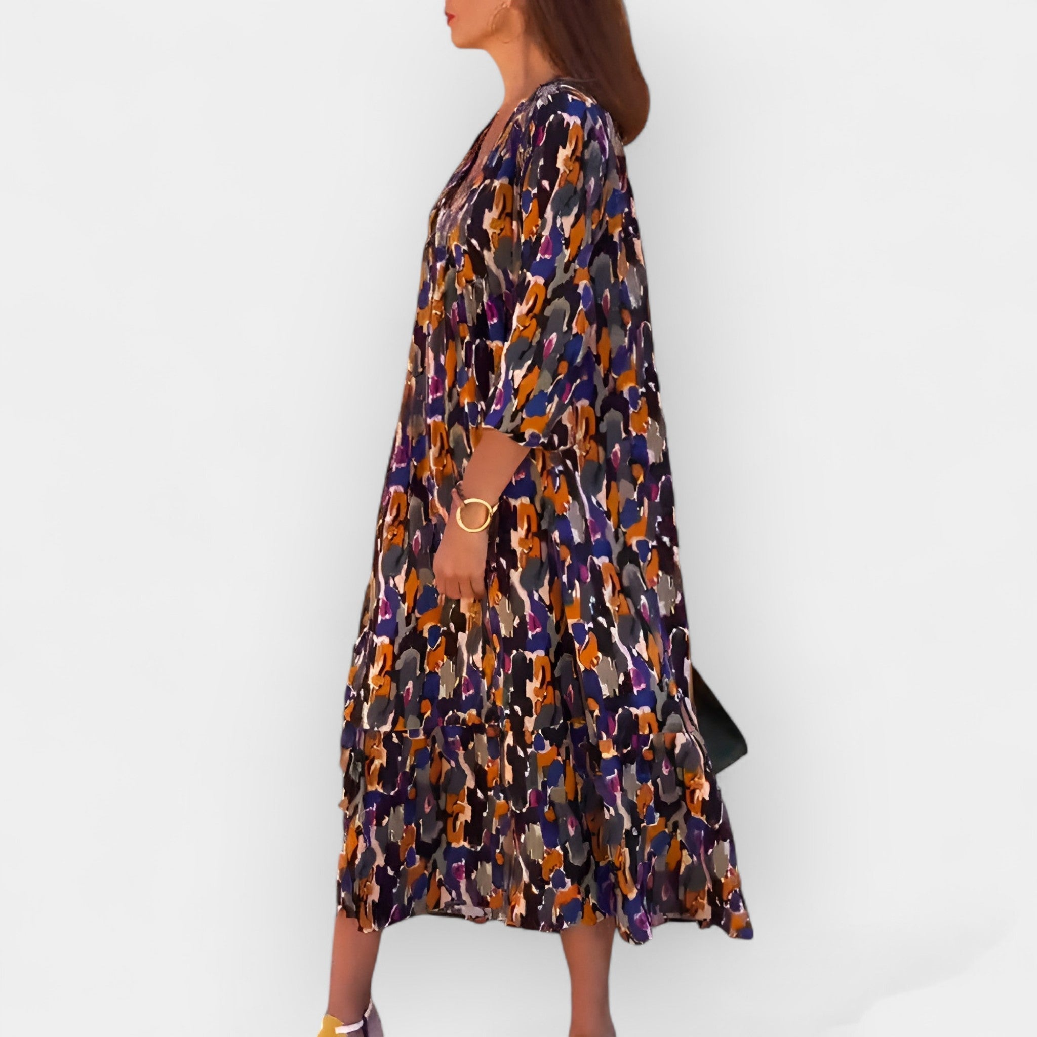 Dress with V Neckline and Retro Design