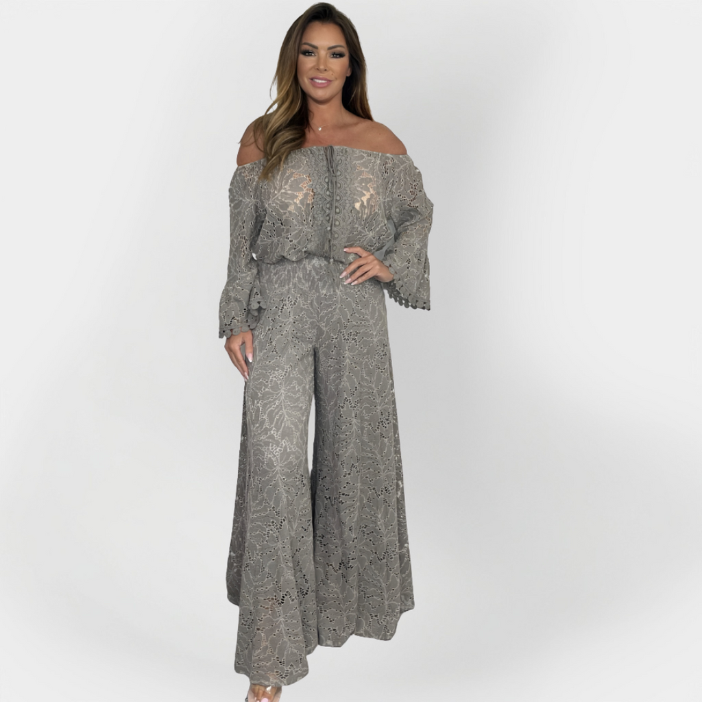 Dress with Open Shoulders and Lace