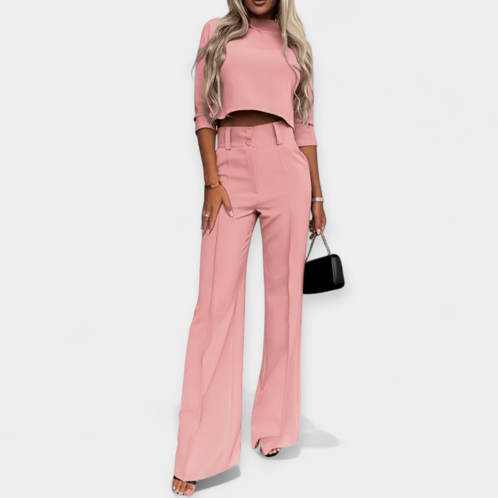 Combinație: Top scurt și Pantaloni