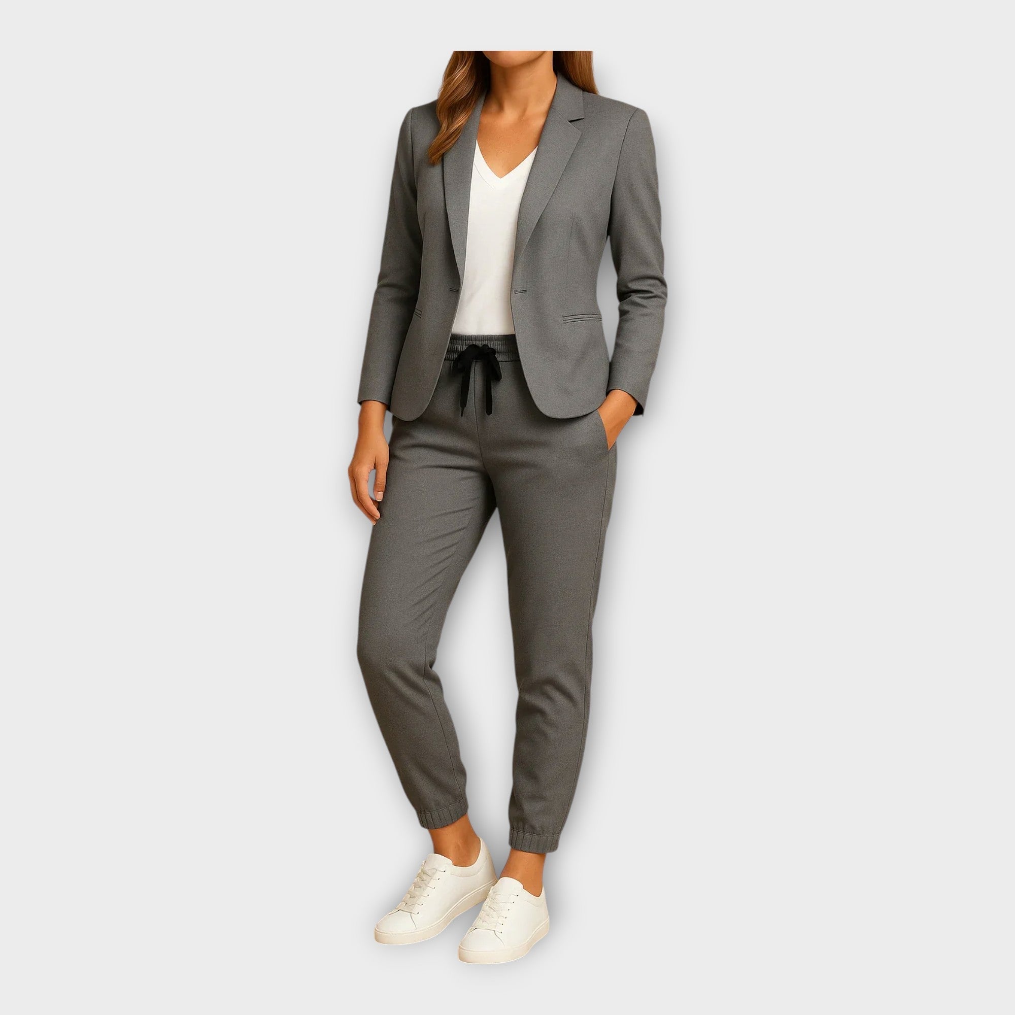 Costum pentru femei cu sacou și pantaloni jogger