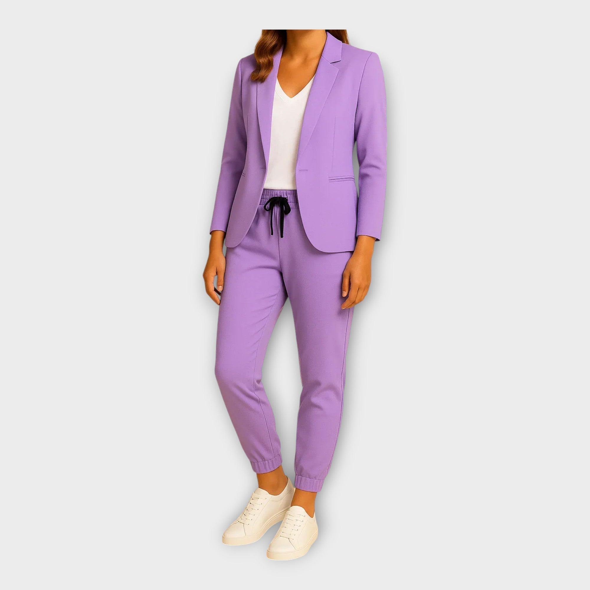 Costum pentru femei cu sacou și pantaloni jogger