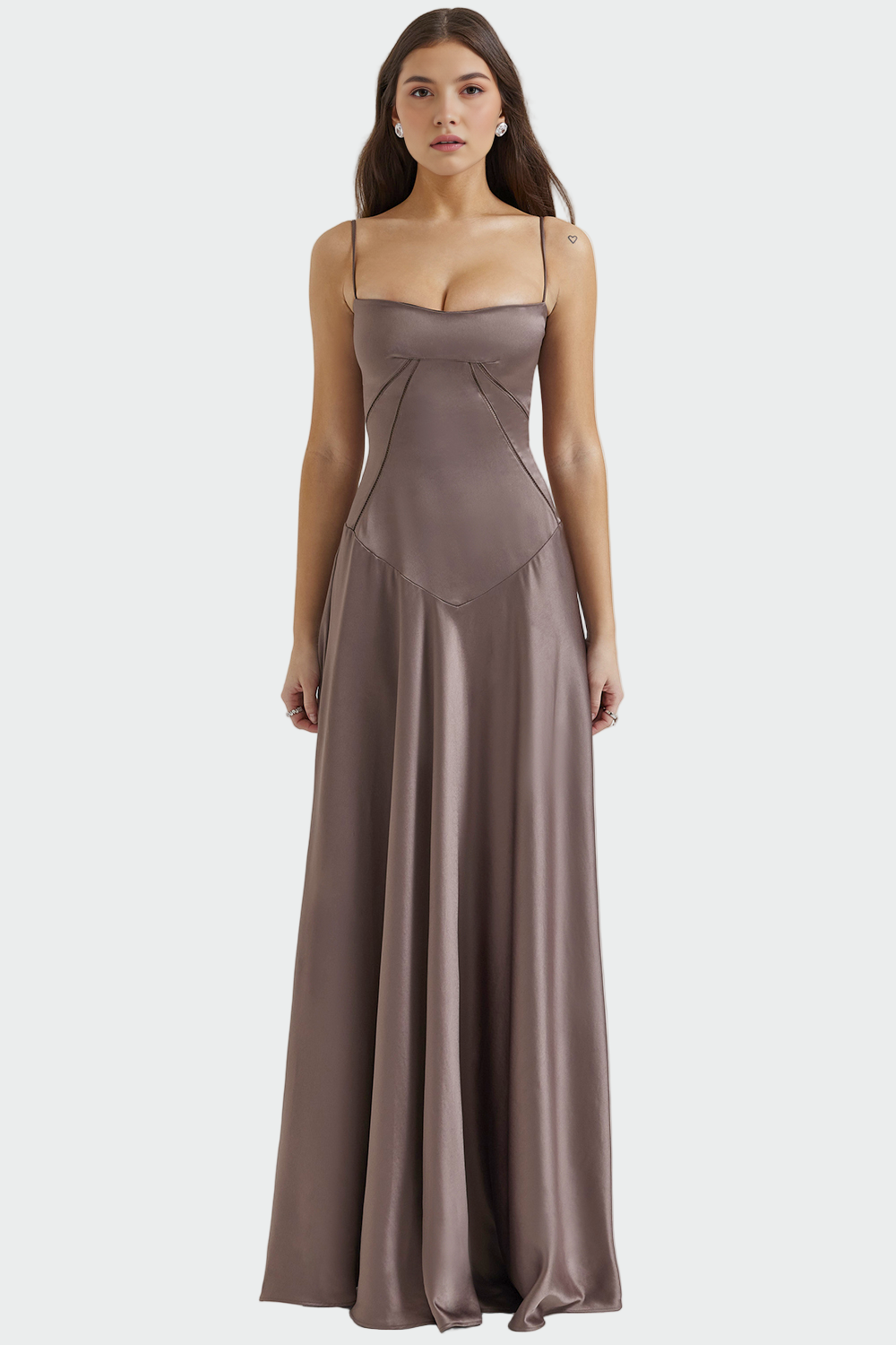 Rochie lungă din satin cu bretele subțiri