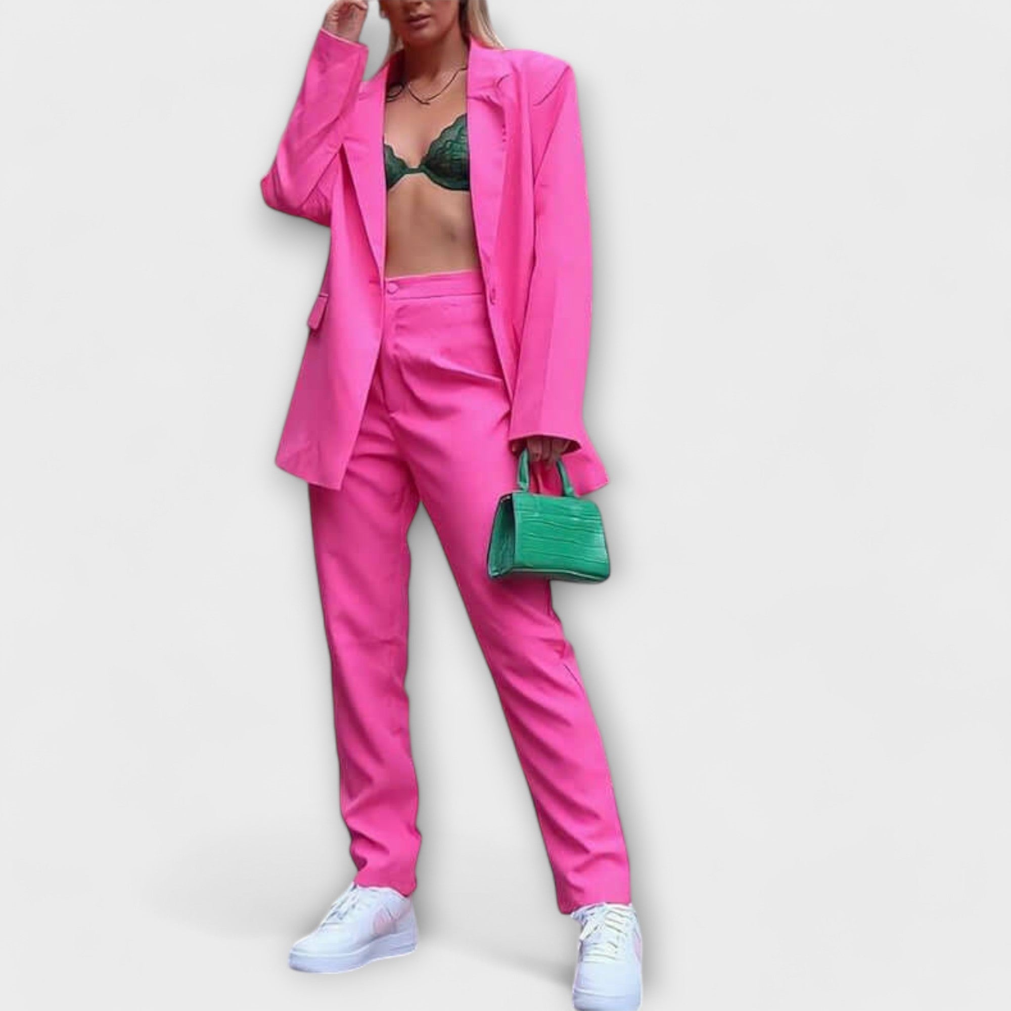 Gaidvilė - Costum Elegant pentru Femei
