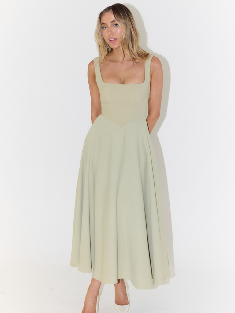 Elegant Midi Dress with Romantic Silhouette