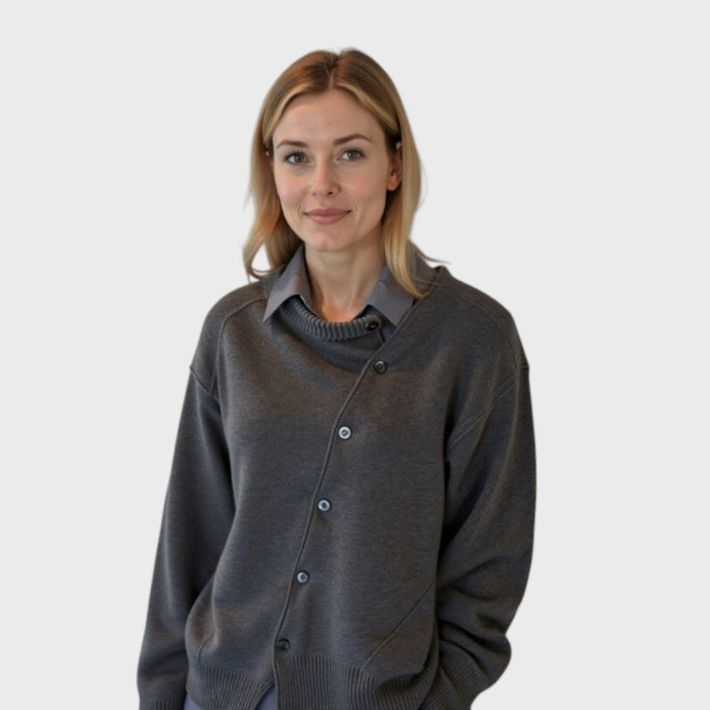 Ugnė | Soft sweater with a playful button closure detail