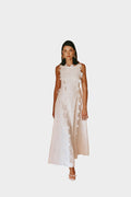 Dress with Pattern and Aristocratic Elegance