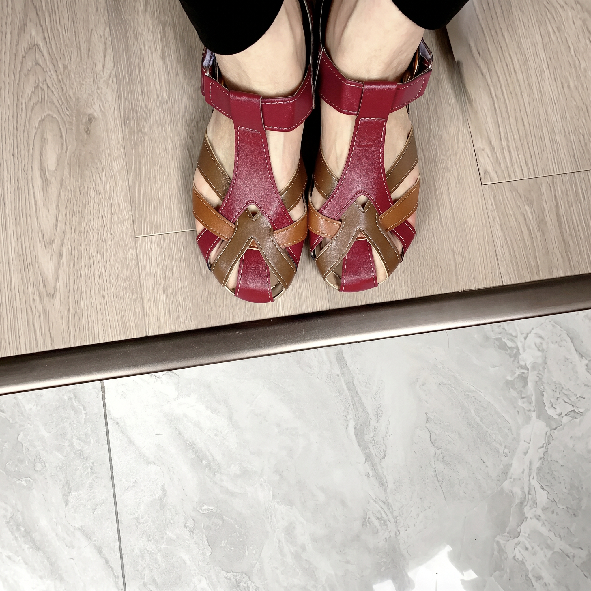 Erica | Retro Strappy Flat Sandals with Crossover Detail